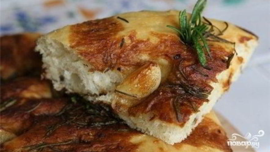 Рецепт фокаччи с чесноком