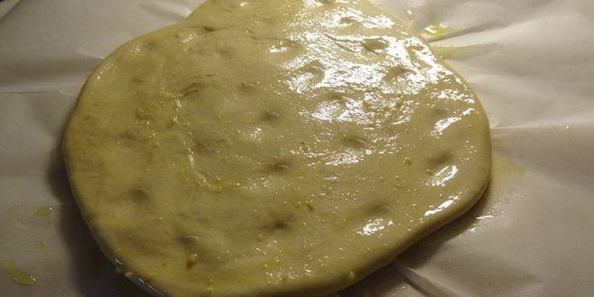 Рецепт фокаччи с пармезаном и пряными травами