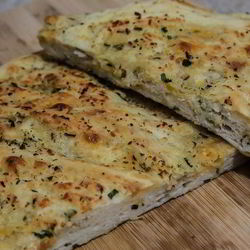 Рецепт Фокаччи с сыром и ветчиной из индейки