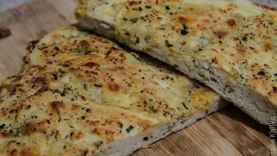 Рецепт фокаччи с сыром и ветчиной из индейки