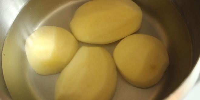 Рецепт картофельной фокаччи с печеным чесноком и укропом