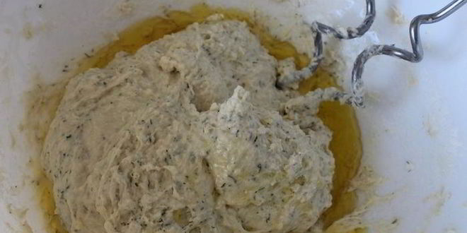 Рецепт картофельной фокаччи с печеным чесноком и укропом