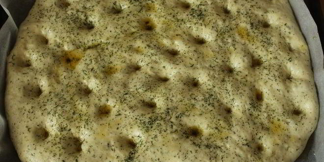 Рецепт картофельной фокаччи с печеным чесноком и укропом