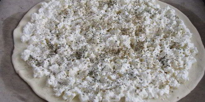 Рецепт лепешки с моцареллой, фетой и орегано