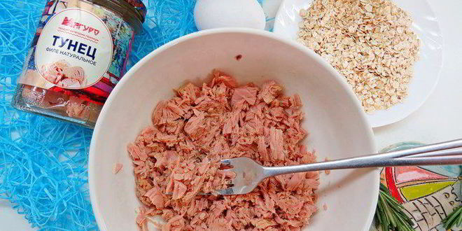 Рецепт творожно-овсяных лепешки с тунцом