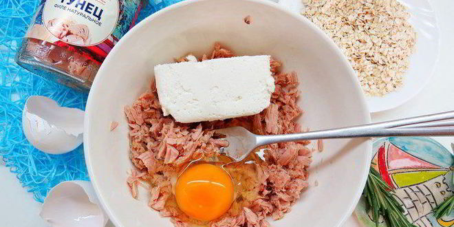 Рецепт творожно-овсяных лепешки с тунцом