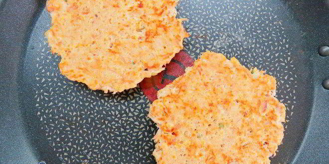 Рецепт творожно-овсяных лепешки с тунцом