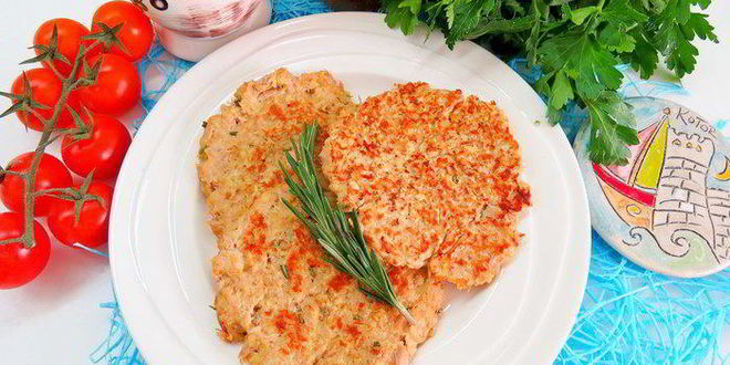 Рецепт творожно-овсяных лепешки с тунцом