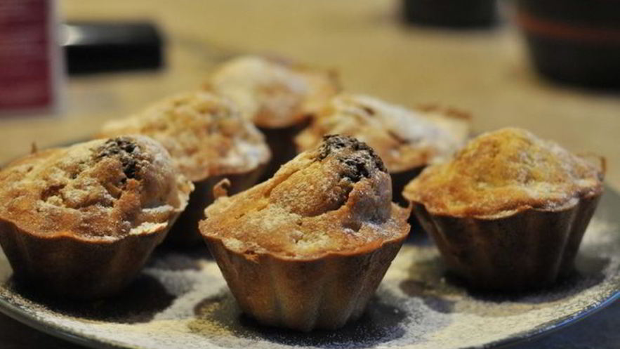 Рецепт грушевых маффинов с корицей и шоколадом