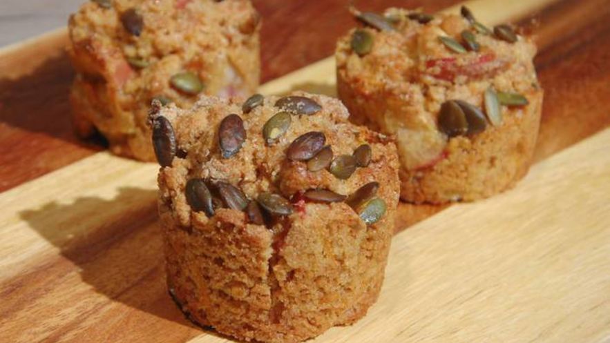 Рецепт маффинов из полбяной муки с яблоком, морковью и тыквенными семечками