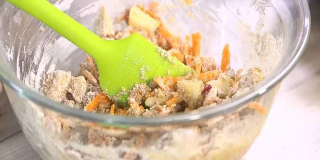 Рецепт маффинов из полбяной муки с яблоком, морковью и тыквенными семечками