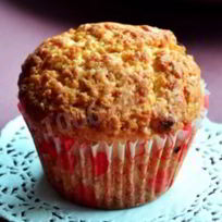 Маффины на кефире с джемом в формочках