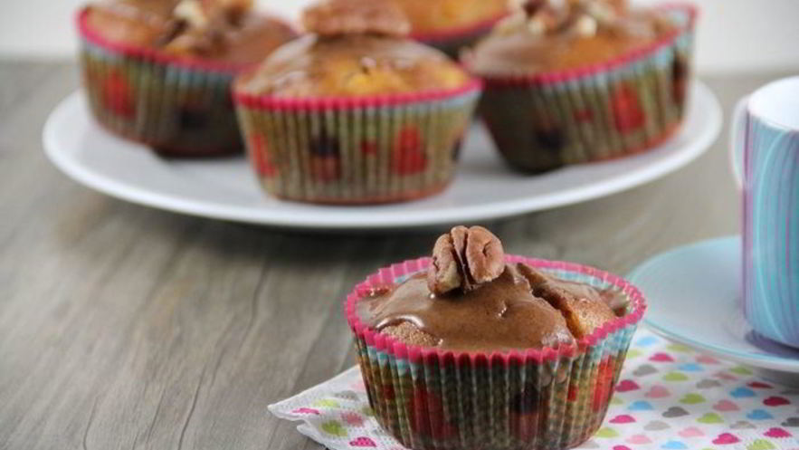 Рецепт маффинов с абрикосами, орехами пекан и коричной помадкой