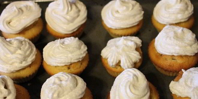 Рецепт маффинов с лимонным курдом и меренгой