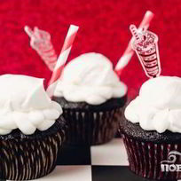 Маффины с пивом рутбир и ванильным кремом