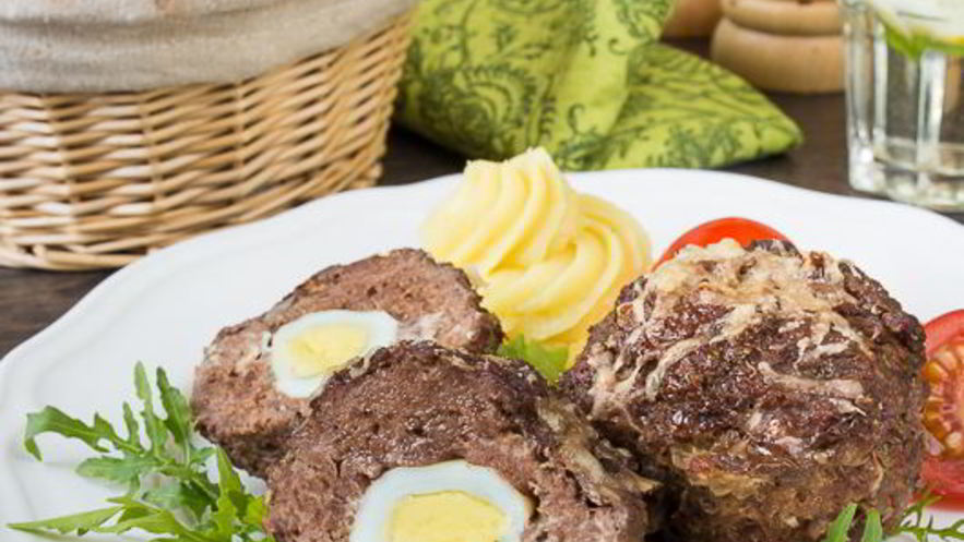 Рецепт мясных маффинов с перепелиным яйцом