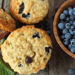 Рецепт Овсяных маффинов с бананом, яблоком и черникой