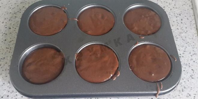 Рецепт шоколадных маффинов с какао и изюмом