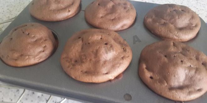 Рецепт шоколадных маффинов с какао и изюмом