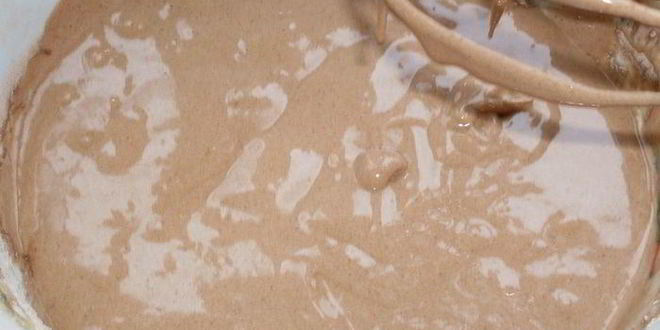 Рецепт шоколадных маффинов с конфитюром из смородины