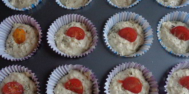 Рецепт сырных маффинов с помидорами черри