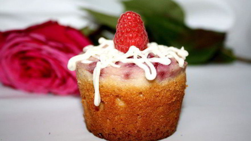 Рецепт творожных маффинов с малиной