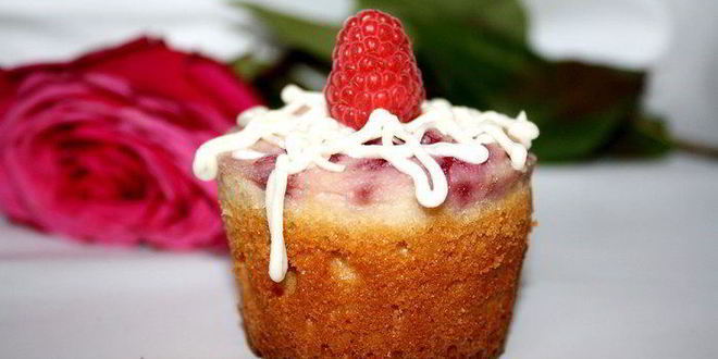 Рецепт творожных маффинов с малиной