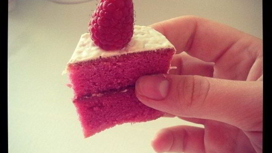 Рецепт малинового манника без муки на сметане