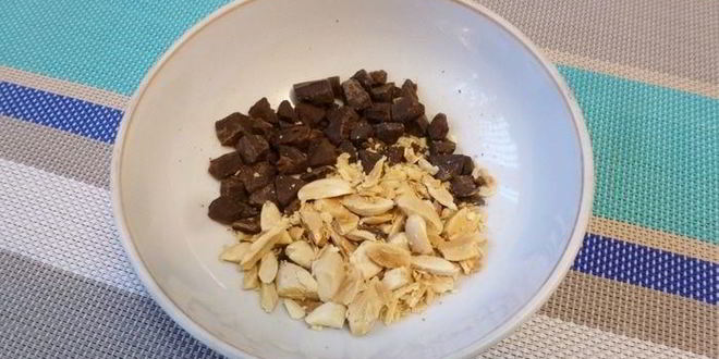 Рецепт манника с шоколадом и миндалем