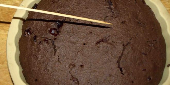 Рецепт постного шоколадного манника с вяленой клюквой