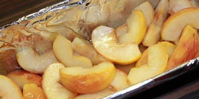 Рецепт шоколадного манника с карамельными яблоками