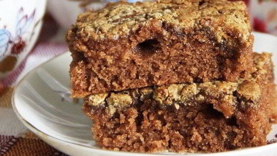 Рецепт шоколадного манника с халвой