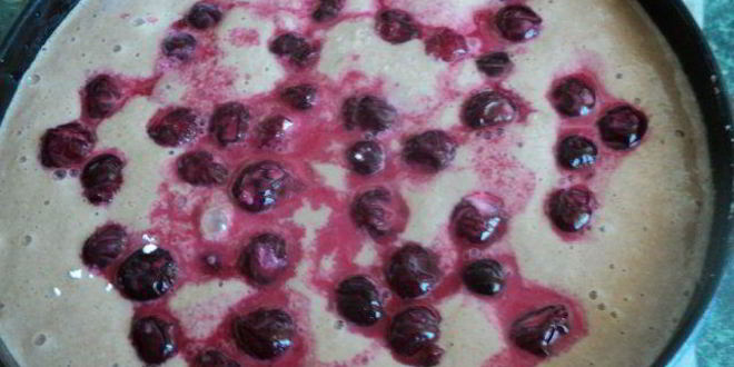 Рецепт шоколадного манника с вишней