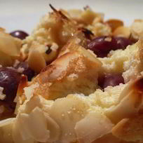 Рецепт Творожного манника с вишней и миндалем