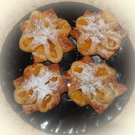 Рецепт Нежных персиковых слоек