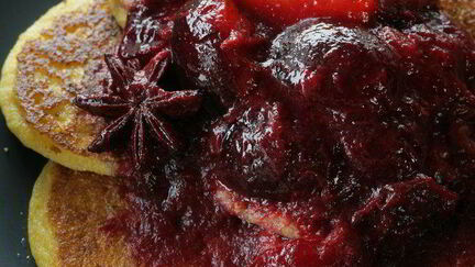 Рецепт Кукурузных оладушек со сливами