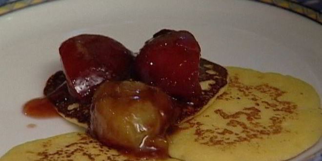 Рецепт кукурузных оладушек со сливами