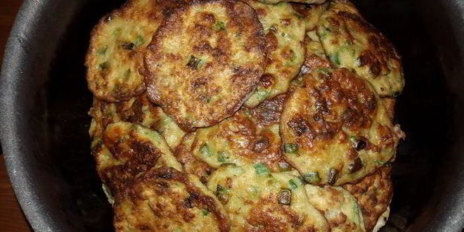 Рецепт мясных оладий с зеленым луком