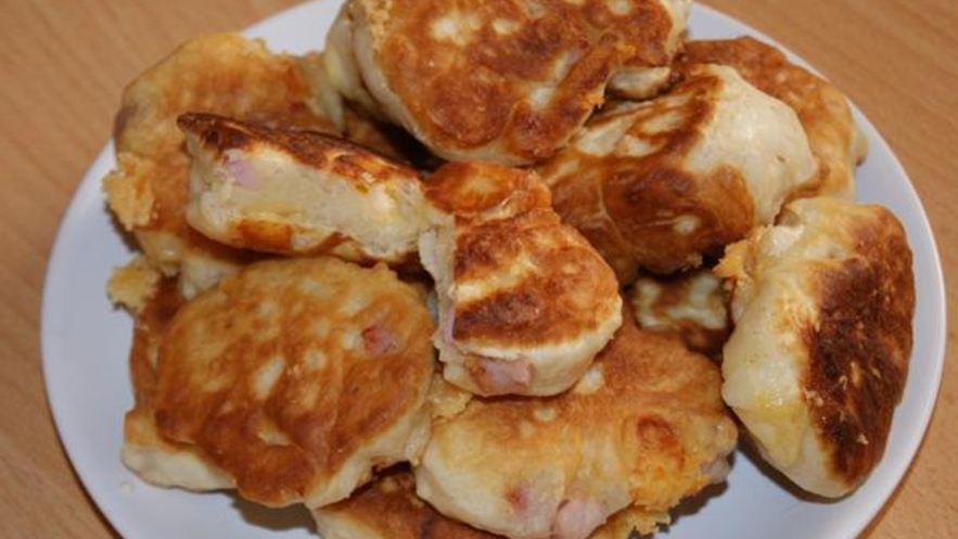Рецепт оладушек с ветчиной и сыром