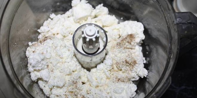 Рецепт оладий из отрубей с зеленью и творожной икрой