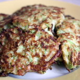 Рецепт Оладий из цукини со сметаной и мускатным орехом