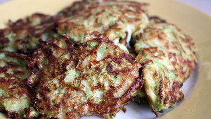 Рецепт Оладий из цукини со сметаной и мускатным орехом