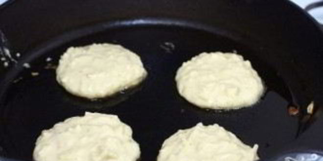 Рецепт оладий на кефире с яблоками