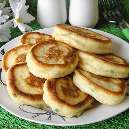 Рецепт Оладий на кефире с зеленым луком