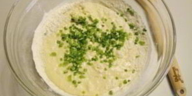 Рецепт оладий на кефире с зеленым луком