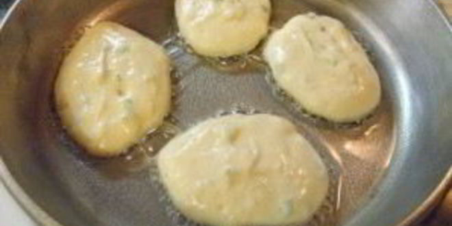 Рецепт оладий на кефире с зеленым луком