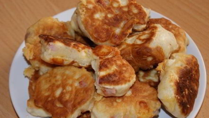 Рецепт оладий с ветчиной и сыром