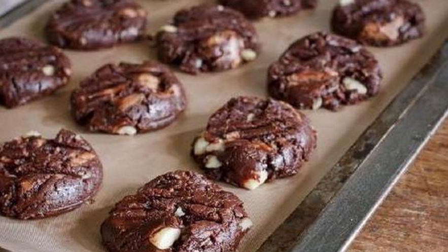 Рецепт шоколадного печенья с орехами