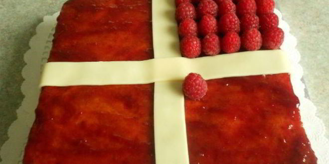 Рецепт квадратного кекса с белым шоколадом и ягодами