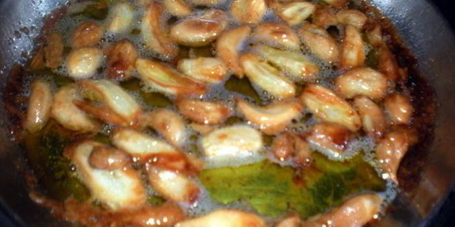 Рецепт пирога с карамелизированным чесноком и помидорами черри